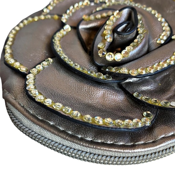 NWT Sax flower wristlet pebbled gray with rhinestone trim vegan leather 5” - Picture 2 of 5